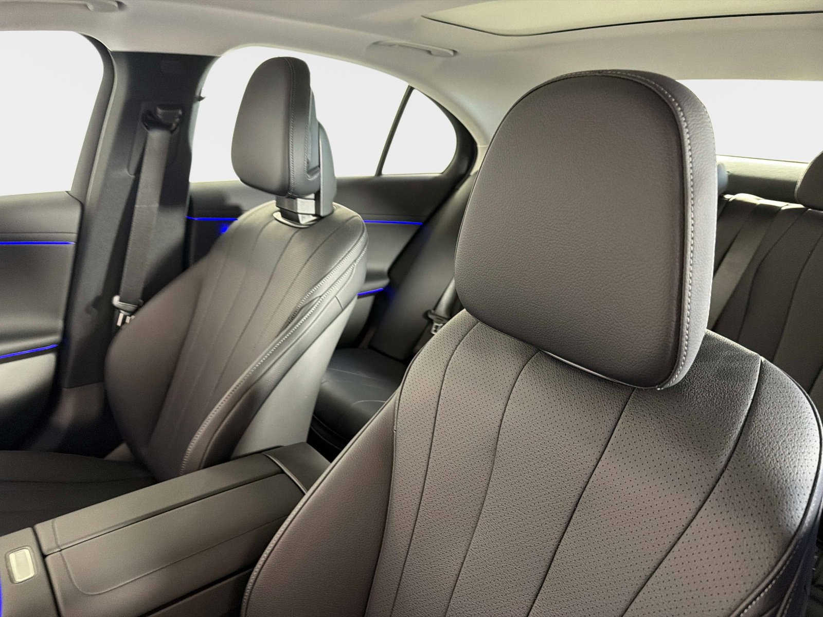 Used 2025 Mercedes-Benz E 350 Sedan image 39