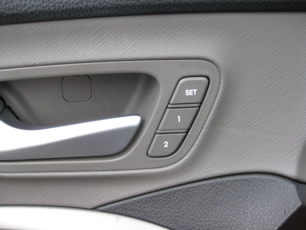 Used 2015 Hyundai Santa Fe GLS w/ Option Group 03 FWD image 14