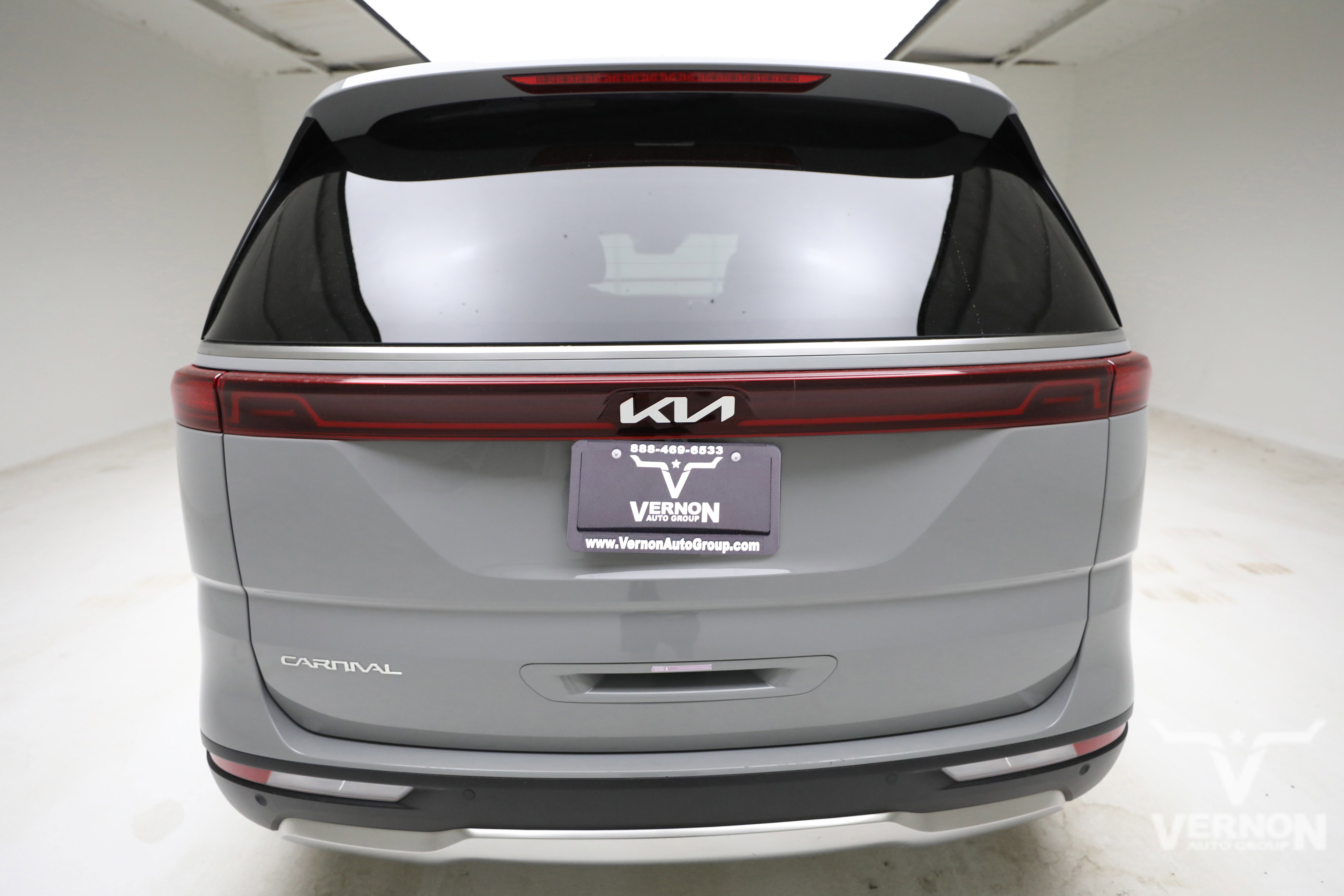 Used 2024 Kia Carnival SX Prestige image 3