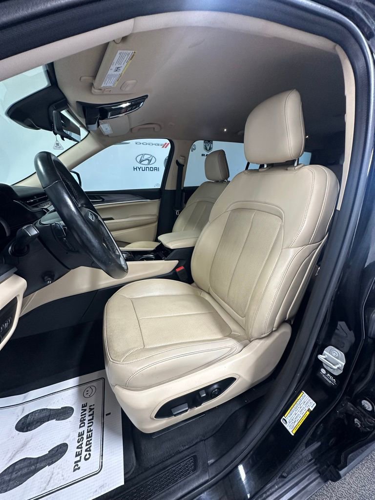 Used 2021 Jeep Grand Cherokee L Limited w/ Luxury Tech Group II image 13