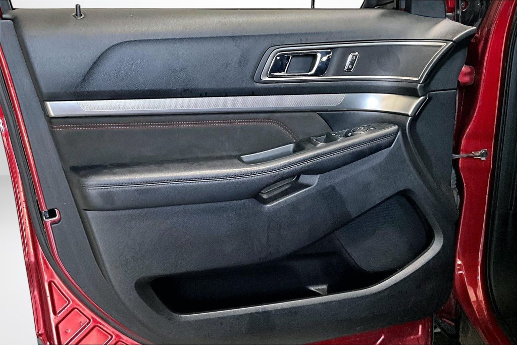 Used 2018 Ford Explorer XLT w/ XLT Appearance Package AWD/4WD image 20