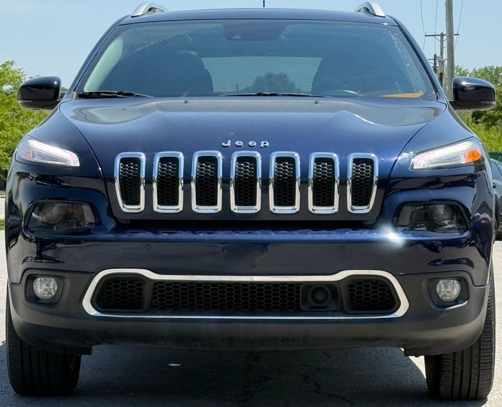 Used 2016 Jeep Cherokee Limited w/ Luxury Group AWD/4WD image 8