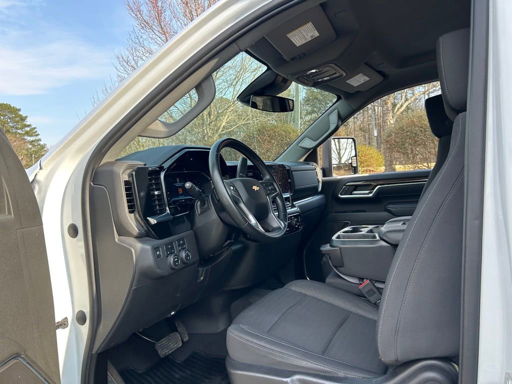 Used 2024 Chevrolet Silverado 3500 LT image 39