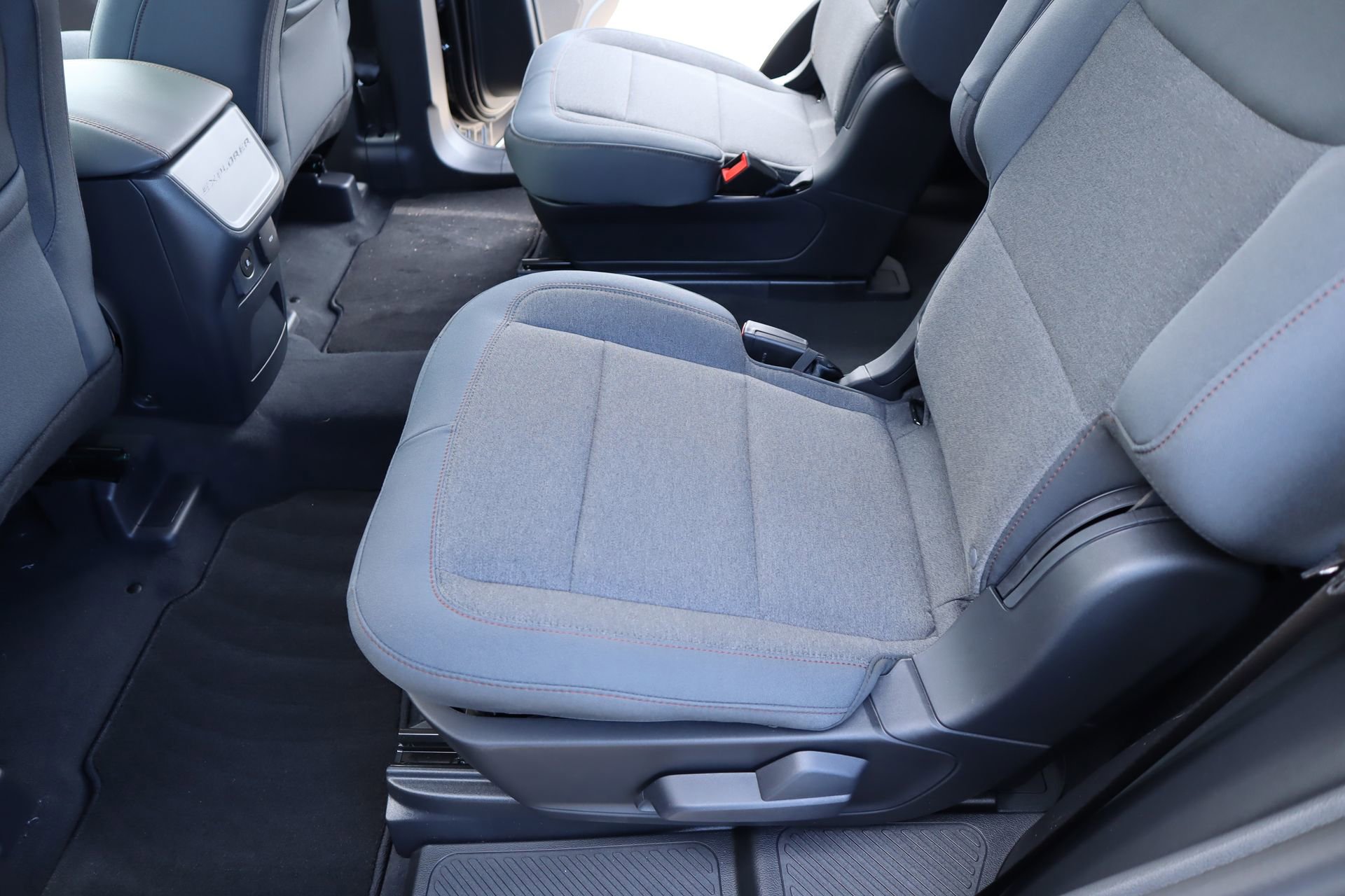 New 2026 Ford Explorer Active RWD image 14