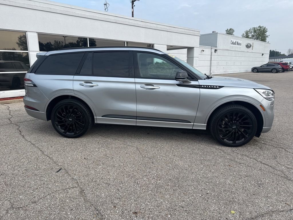 Used 2024 Lincoln Aviator Reserve w/ Equipment Group 201A image 2