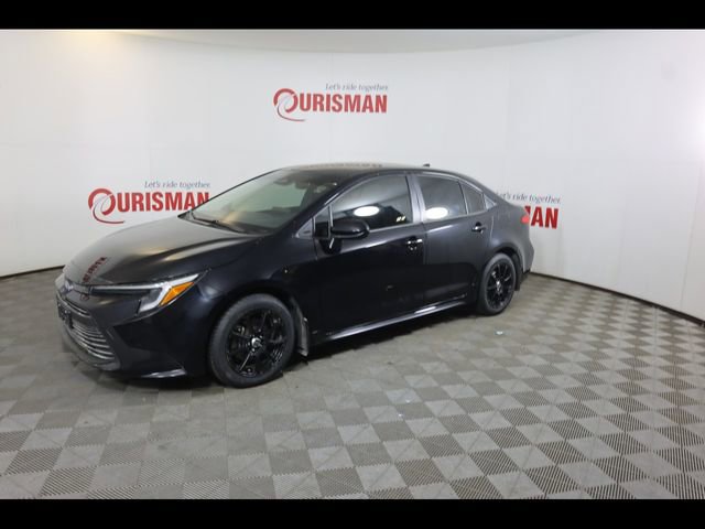 Used 2025 Toyota Corolla LE image 2