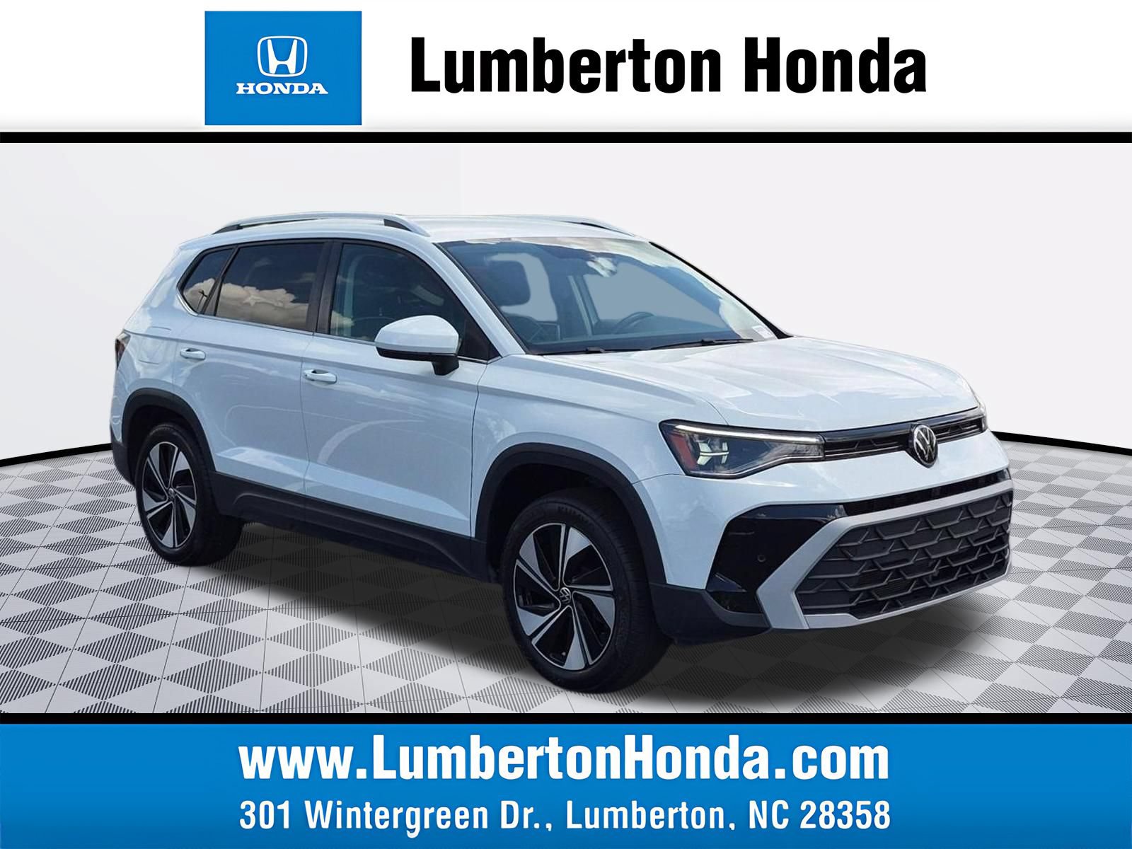 Used 2025 Volkswagen Taos SE AWD/4WD image 1