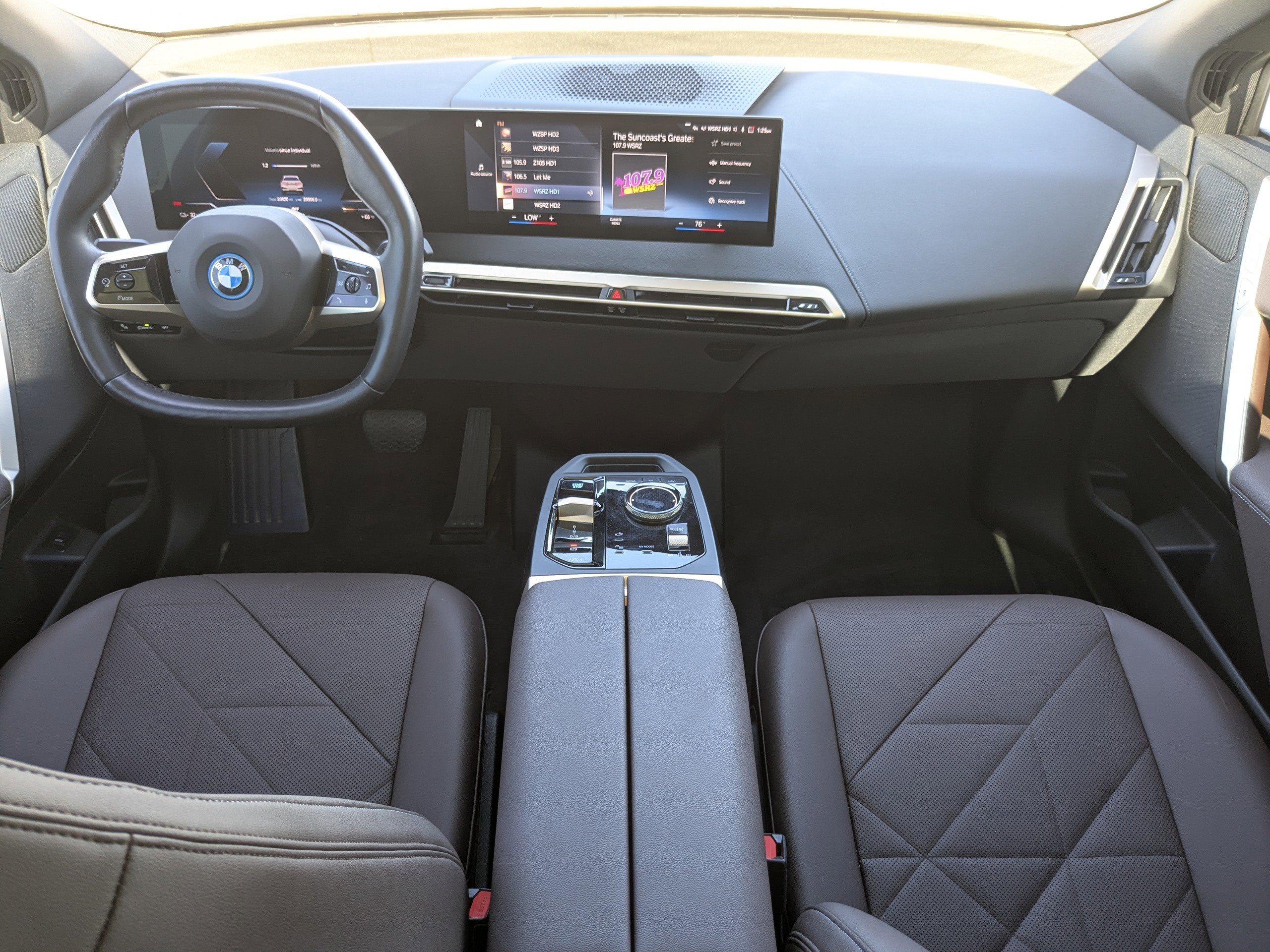 Used 2023 BMW iX xDrive50 w/ Sport Package image 18