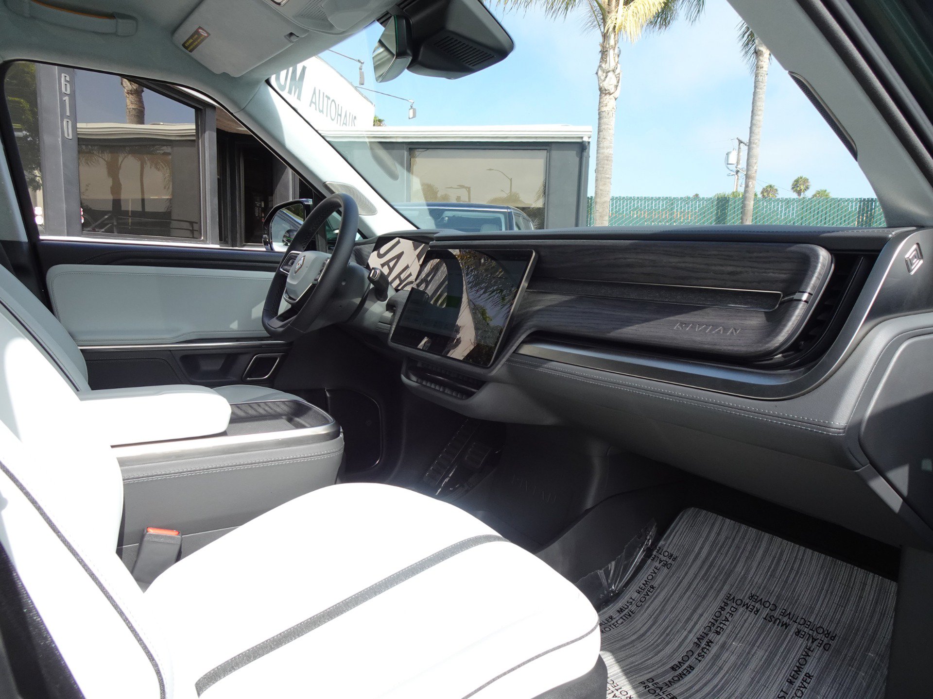 Used 2024 Rivian R1S Adventure AWD/4WD image 22
