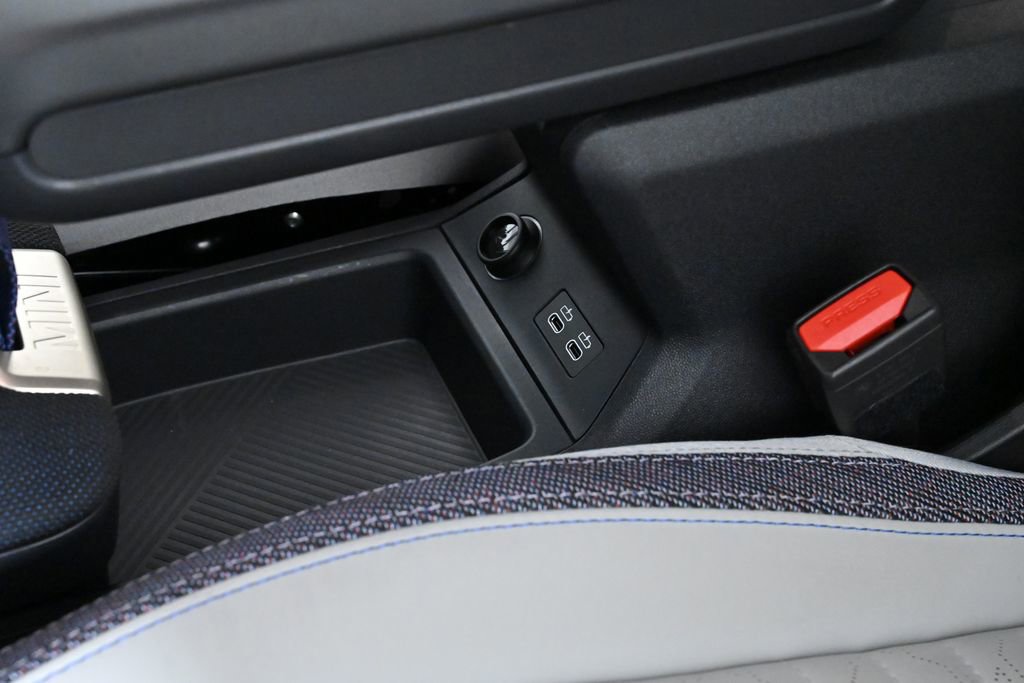 Used 2025 MINI Cooper Countryman SE w/ Comfort Package Max image 21