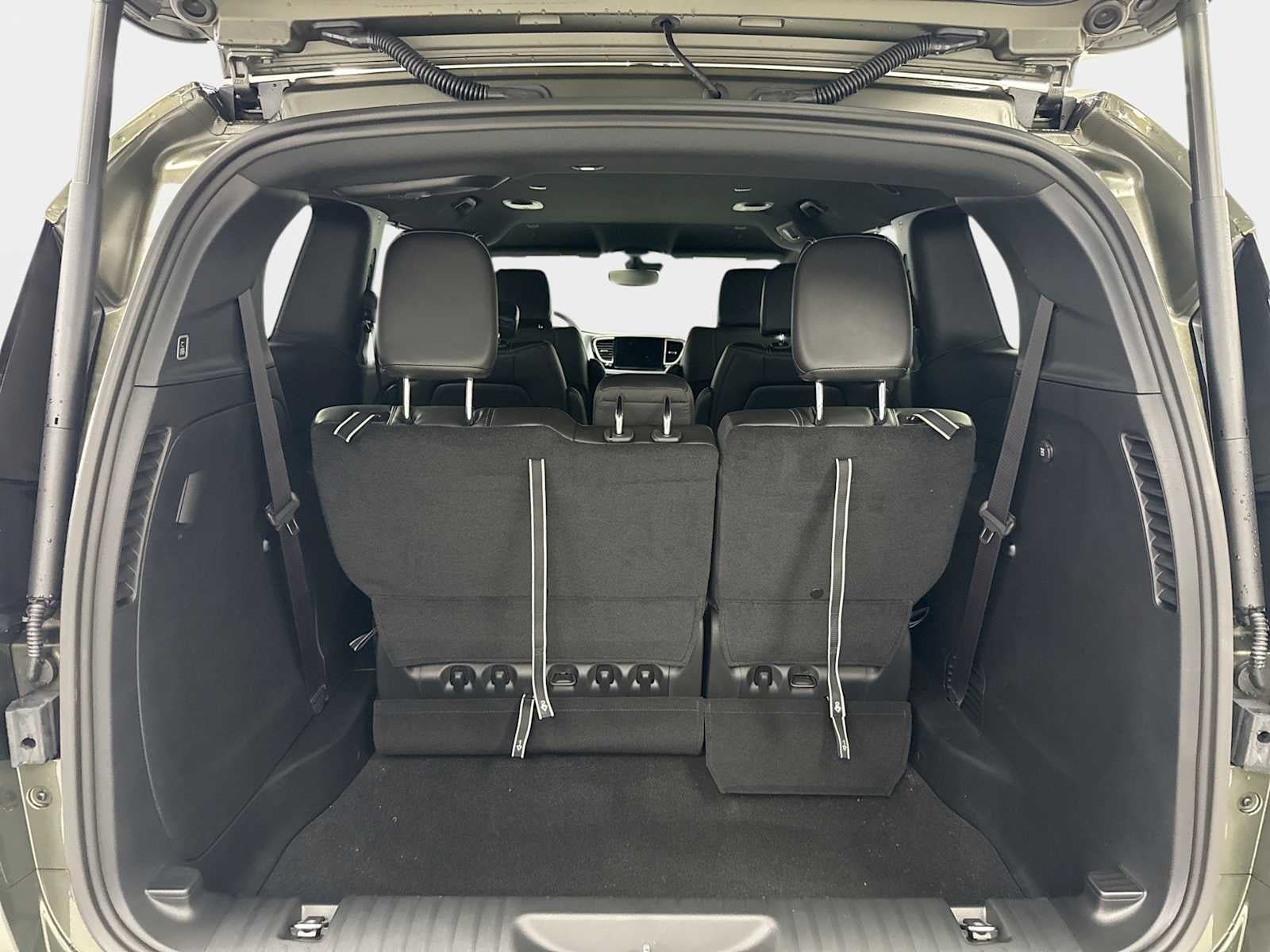 New 2027 Chrysler Pacifica Select FWD image 19