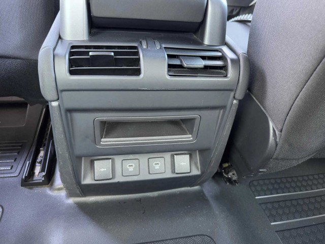 Used 2021 Land Rover Defender 90 image 36