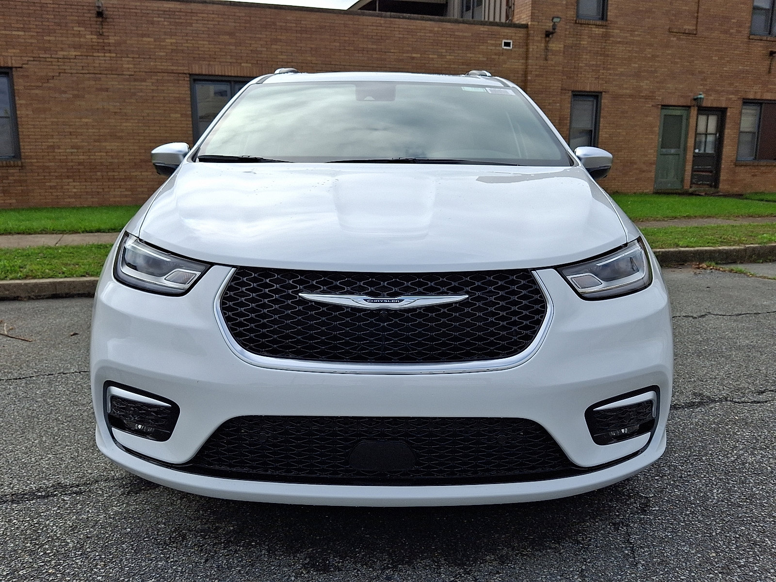 New 2026 Chrysler Pacifica Pinnacle w/ Trailer Tow Group image 2