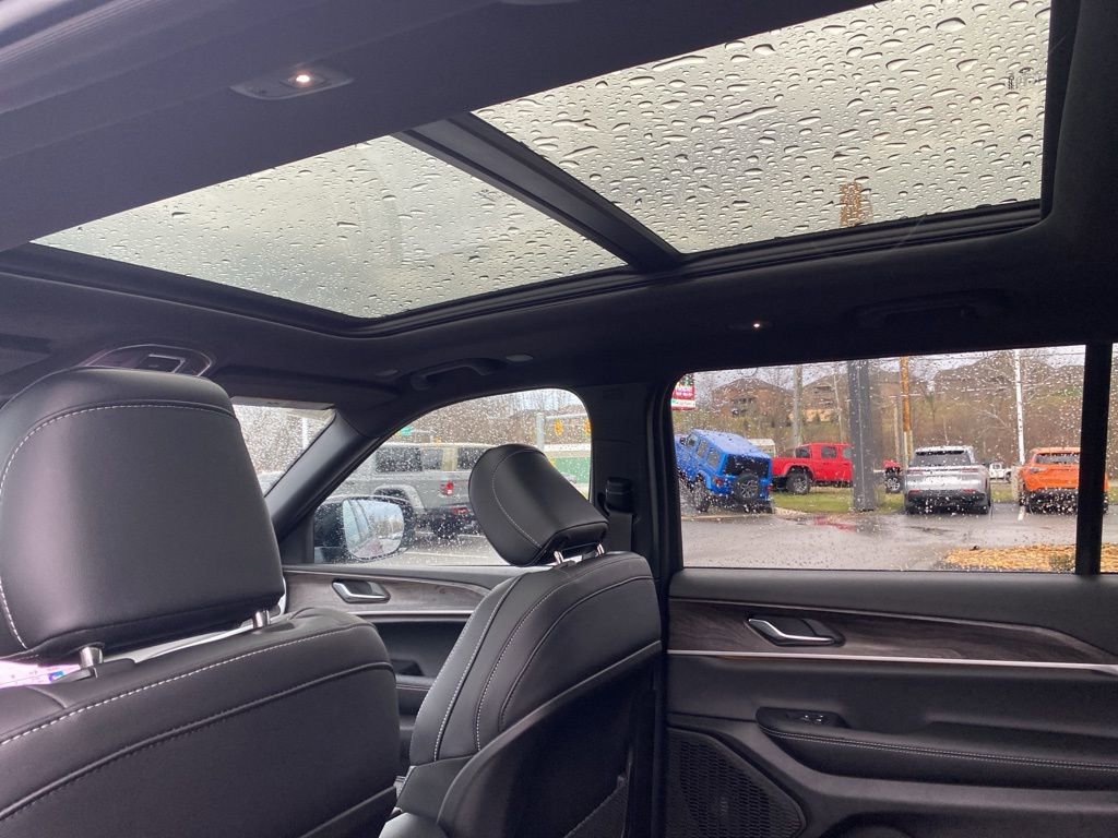 New 2025 Jeep Grand Cherokee L Limited w/ Black Appearance Package image 26