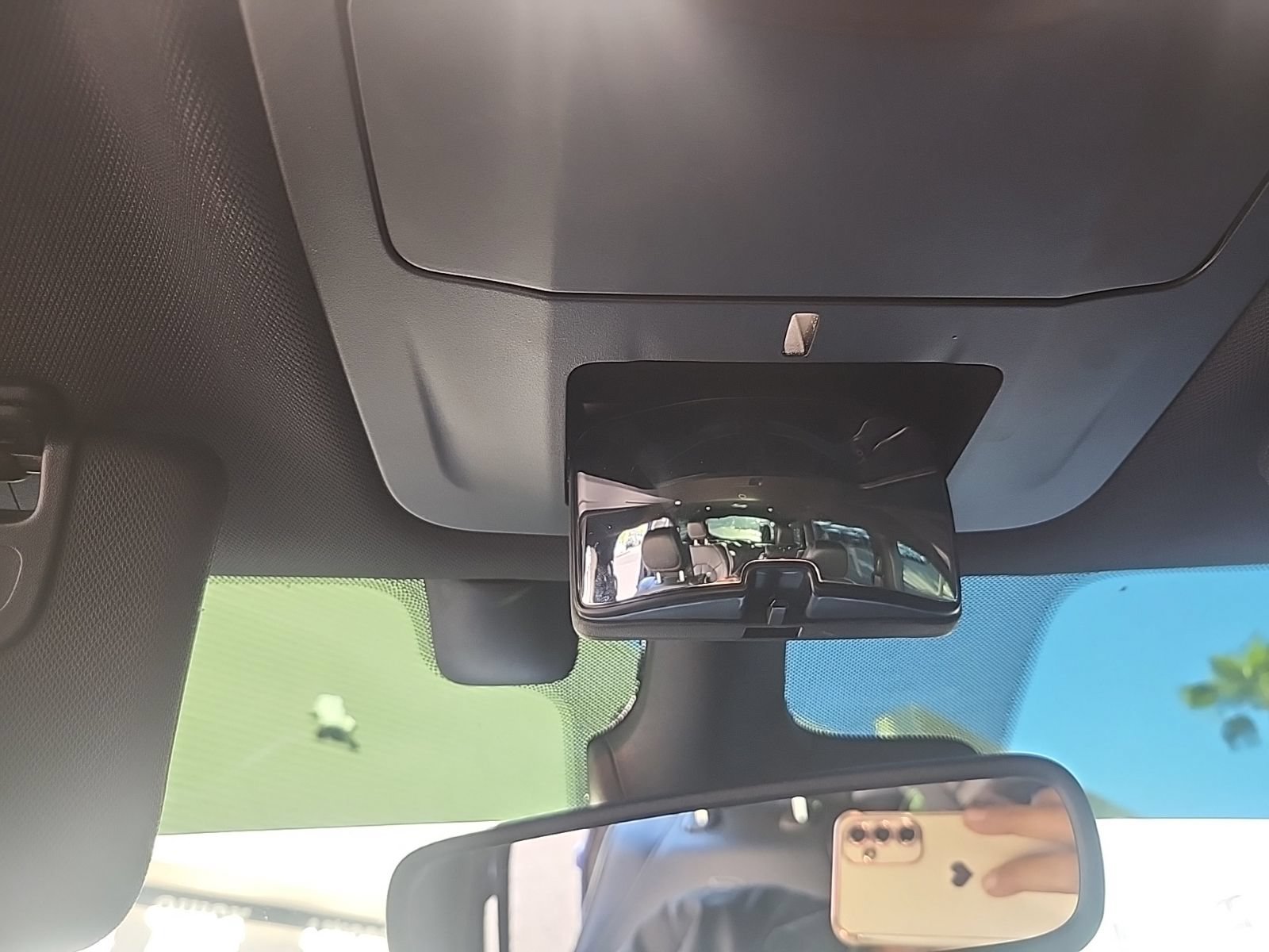 Used 2021 Chrysler Pacifica Limited w/ Uconnect Theater Family Group FWD image 19