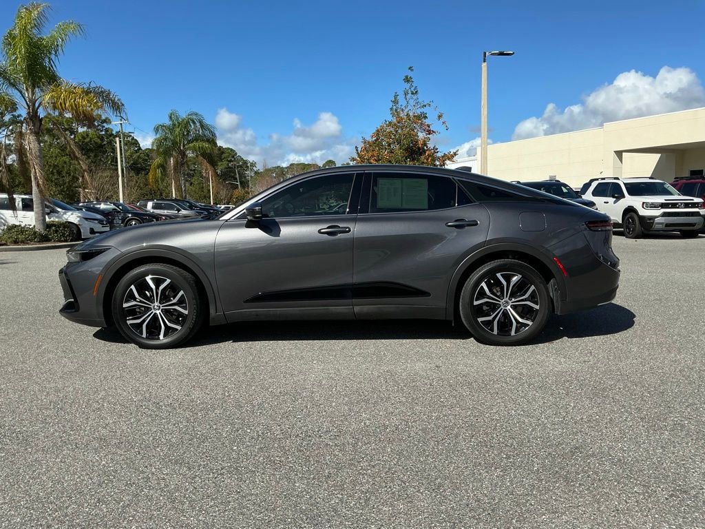 Used 2023 Toyota Crown XLE image 3