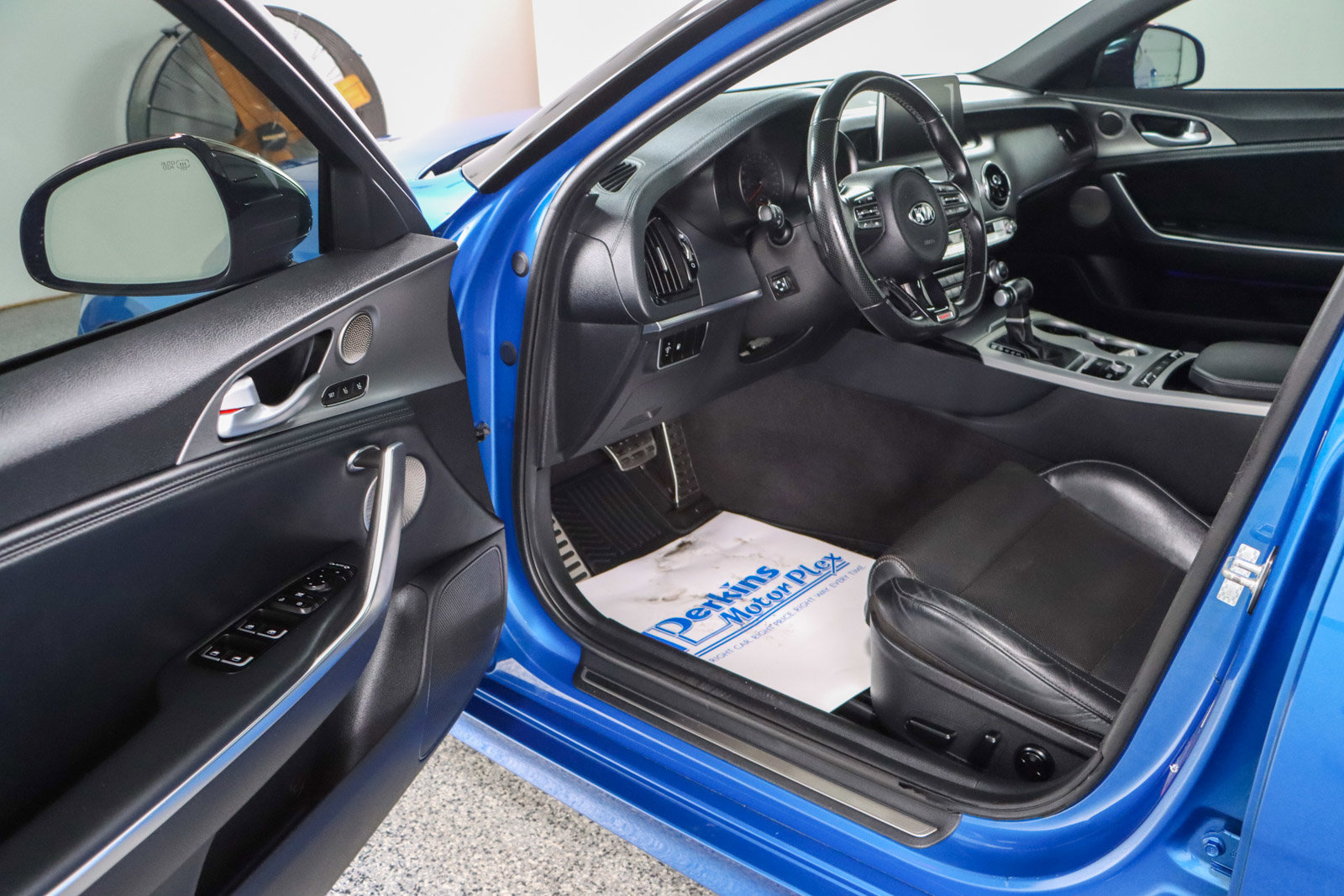 Used 2018 Kia Stinger GT1 image 3