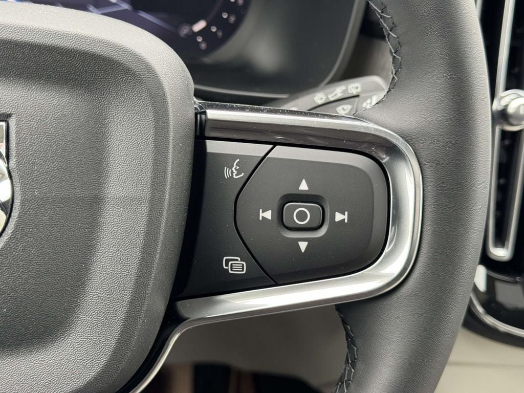 New 2026 Volvo XC40 B5 Ultra w/ Protection Package Premier AWD/4WD image 11