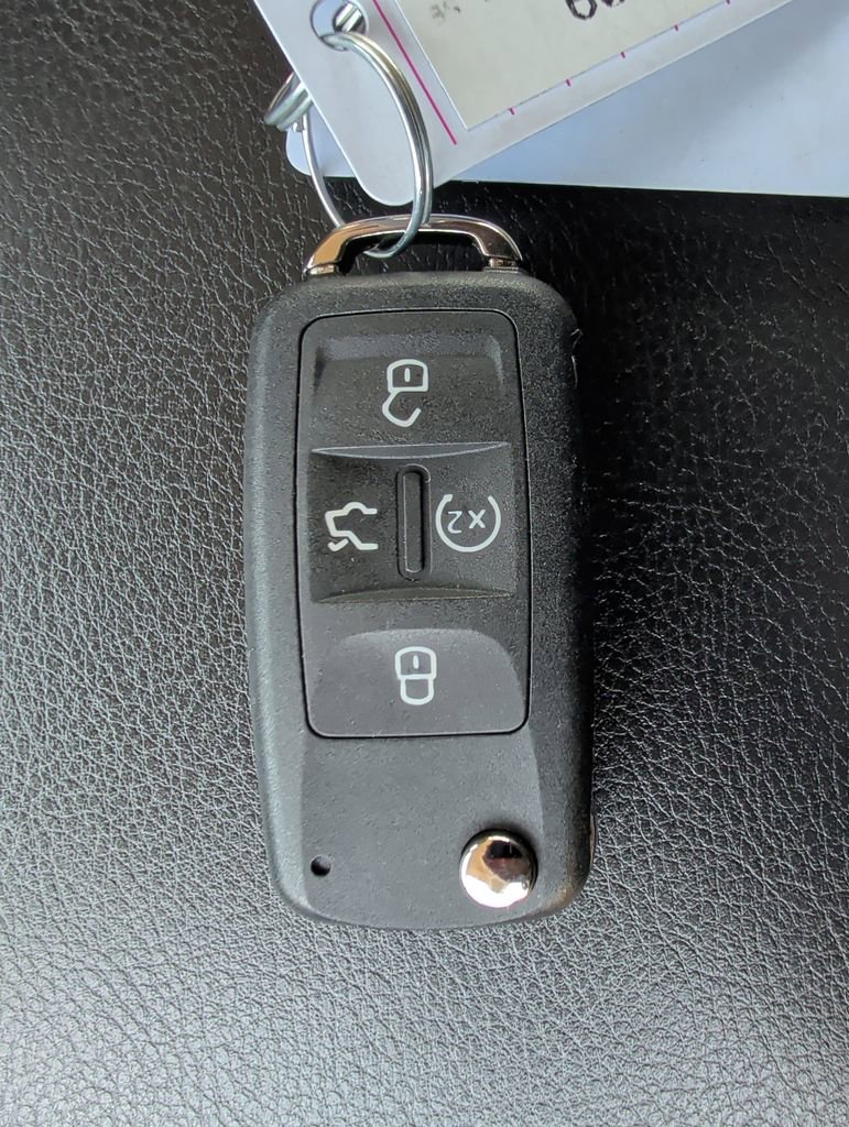 Used 2020 Volkswagen Passat 2.0T SE image 17