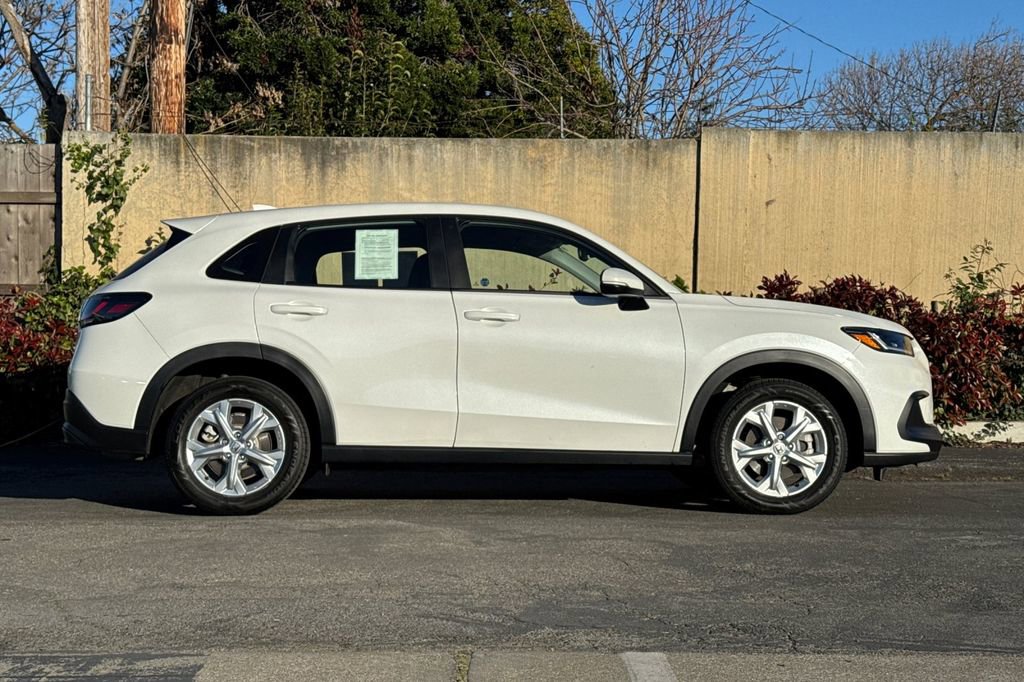 Used 2023 Honda HR-V LX image 2