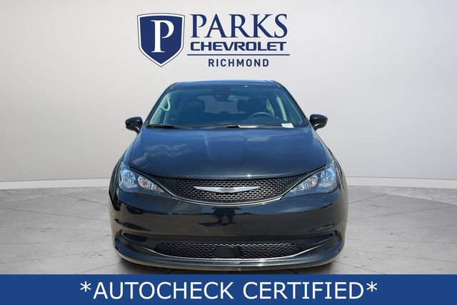 Used 2023 Chrysler Voyager LX FWD image 2