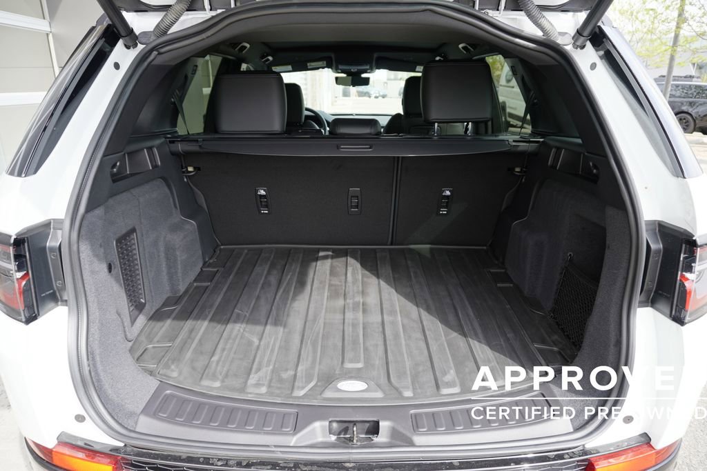 Used 2025 Land Rover Discovery Sport Dynamic SE image 31