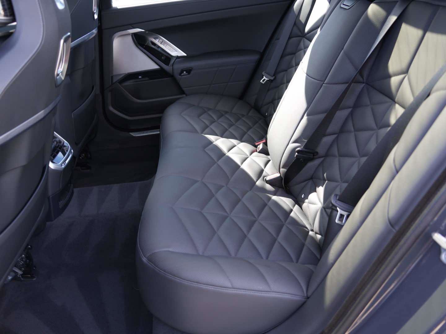 Certified 2023 BMW 740i 740i Sedan RWD w/ Parking Assistance Package image 11