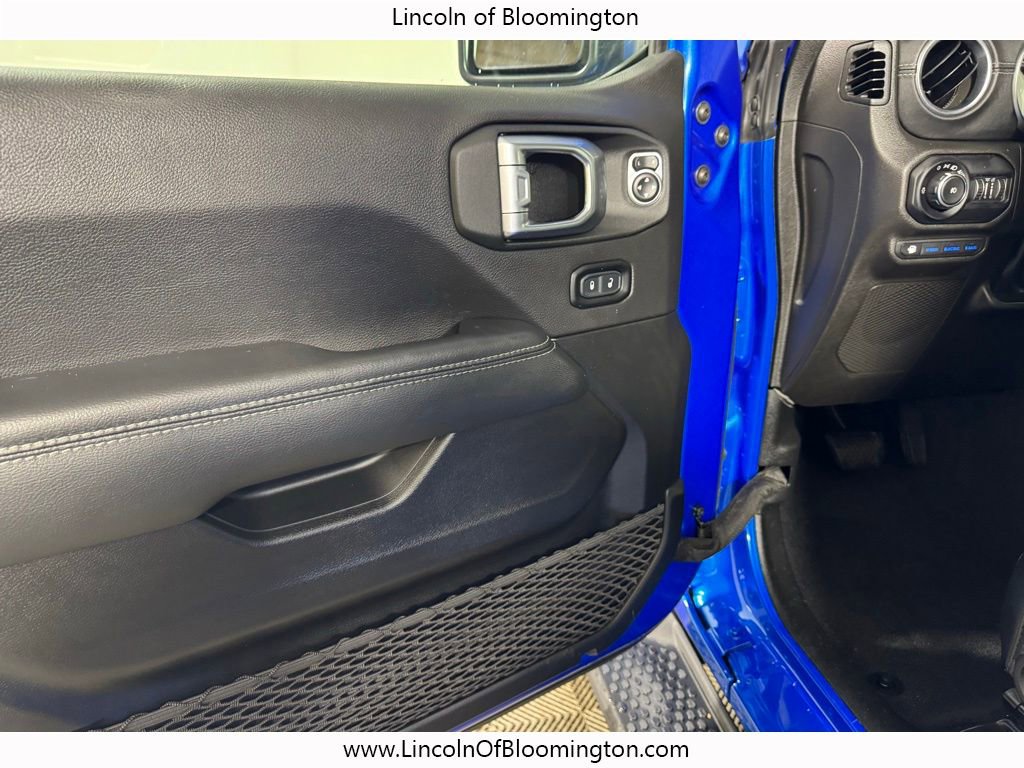 Used 2022 Jeep Wrangler Unlimited Sahara w/ Cold Weather Group image 19