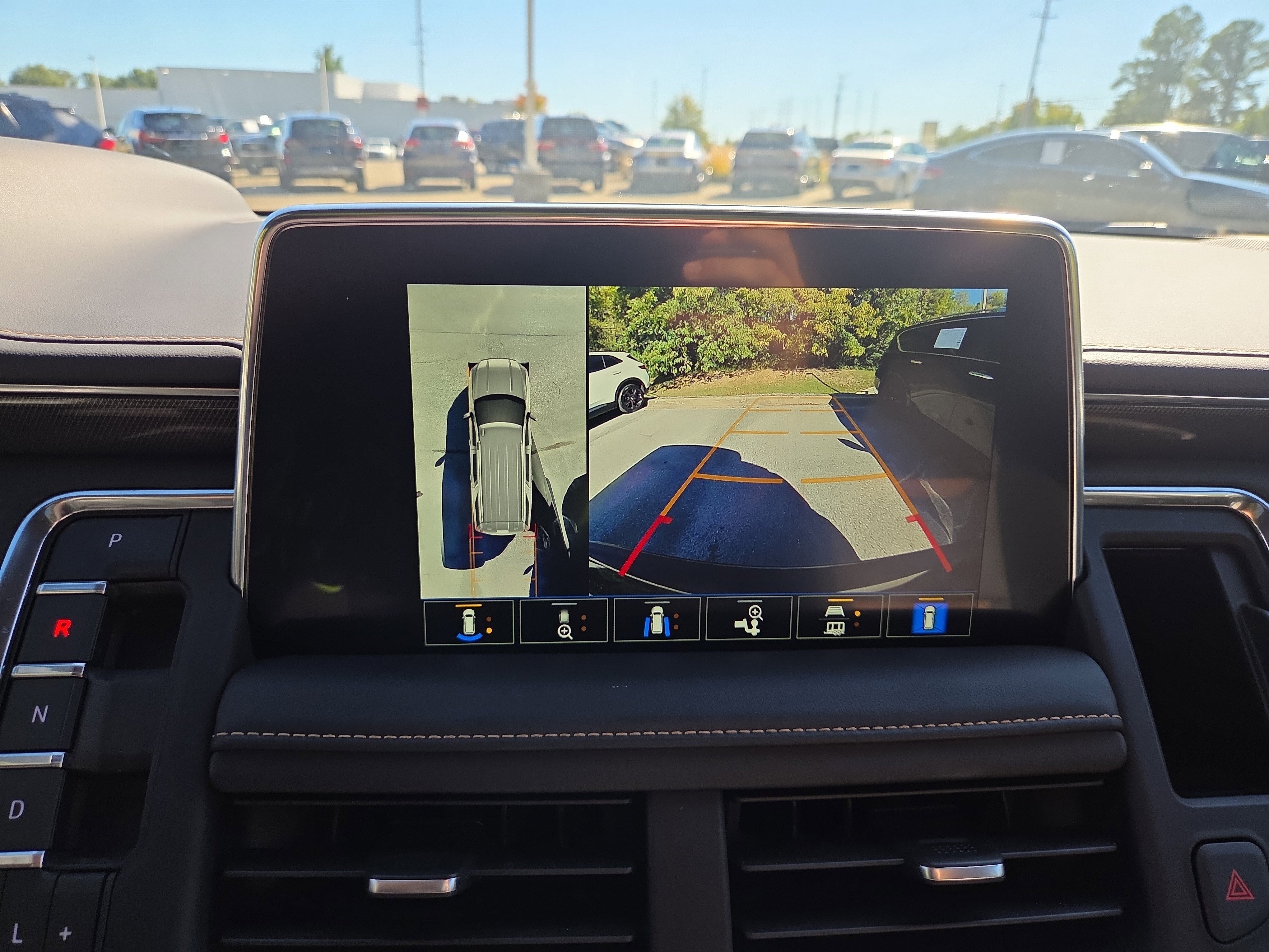 Used 2023 GMC Yukon AT4 w/ AT4 Premium Package image 15