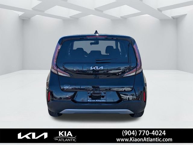 Used 2025 Kia Soul LX image 4