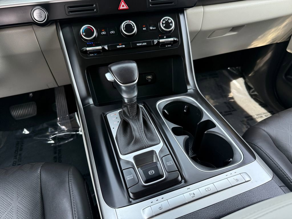 Used 2024 Kia Carnival LX image 11