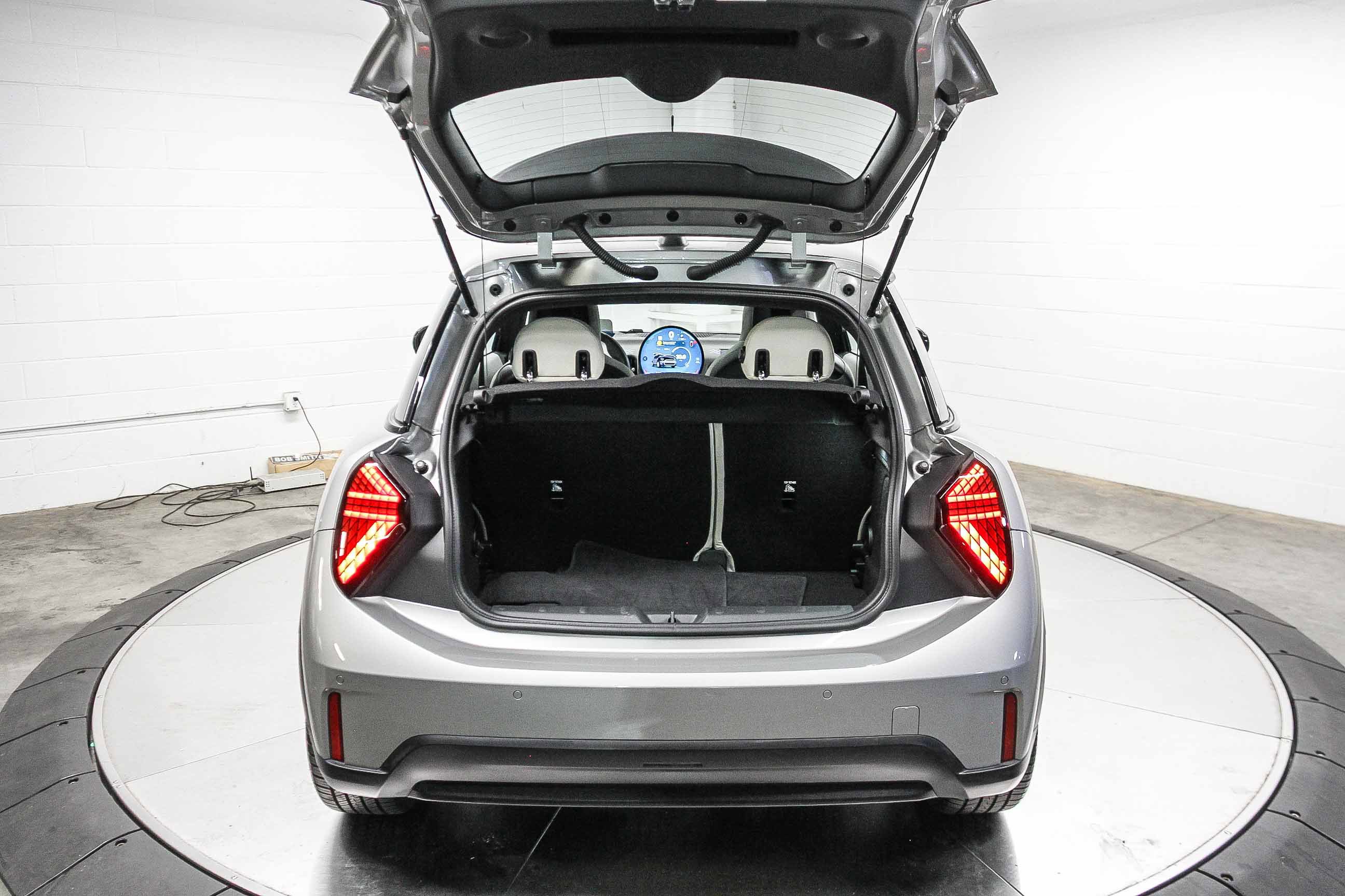 Used 2025 MINI Cooper 2-Door Hardtop image 26