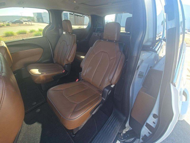 Used 2017 Chrysler Pacifica Limited FWD image 8