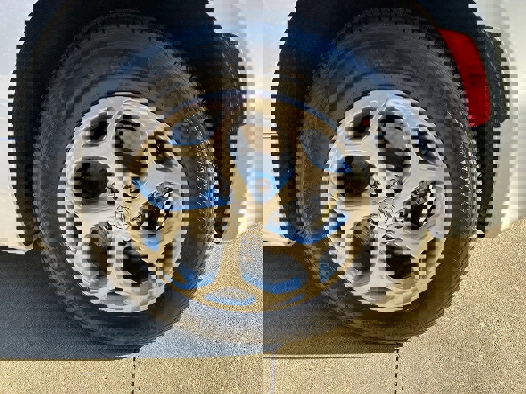 Used 2023 Chrysler Pacifica Limited w/ Uconnect Theater Family Group image 13