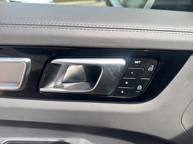 Used 2023 Porsche Cayenne Platinum Edition image 14