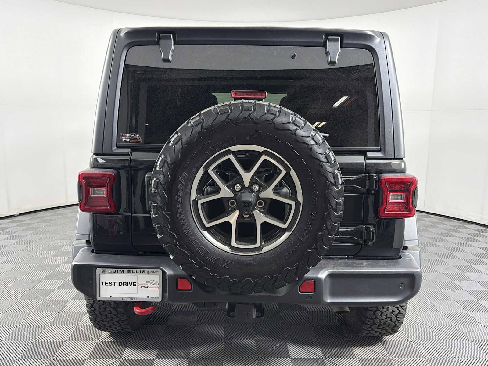 Used 2024 Jeep Wrangler Unlimited Rubicon w/ Technology Group image 5