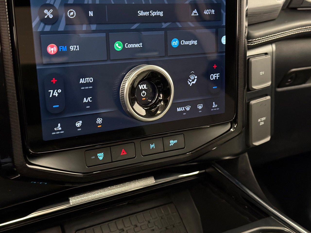 Used 2023 Ford F150 Lightning Platinum image 30