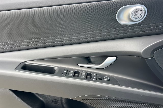 New 2026 Hyundai Elantra SE FWD image 10