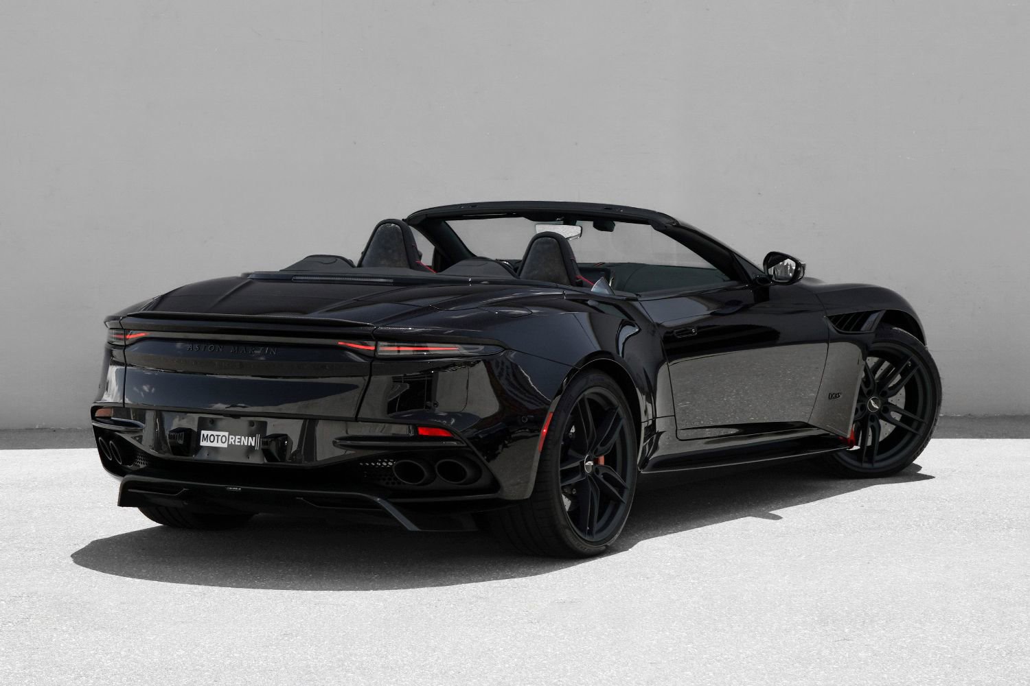 Used 2022 Aston Martin DBS Superleggera Volante RWD image 3