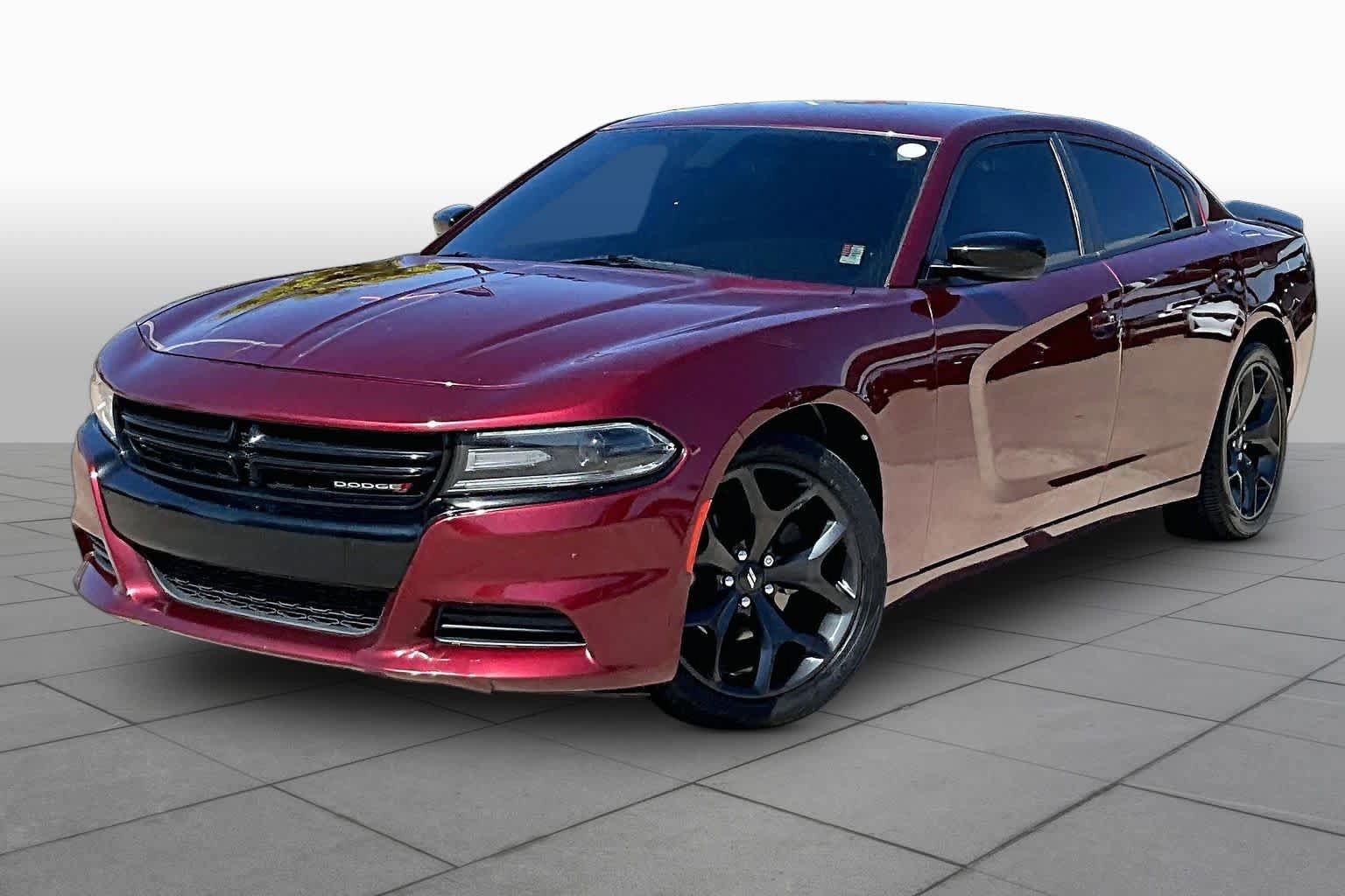 Used 2020 Dodge Charger SXT w/ Blacktop Package RWD image 2