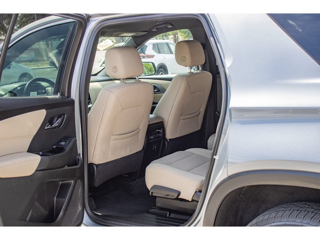 Used 2023 Chevrolet Traverse LT w/ LPO, Cargo Package AWD/4WD image 14