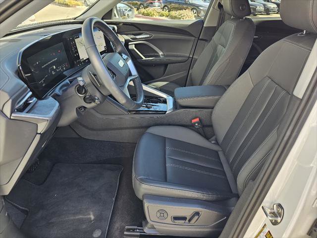 Used 2025 Audi Q5 Premium w/ Convenience Package image 2