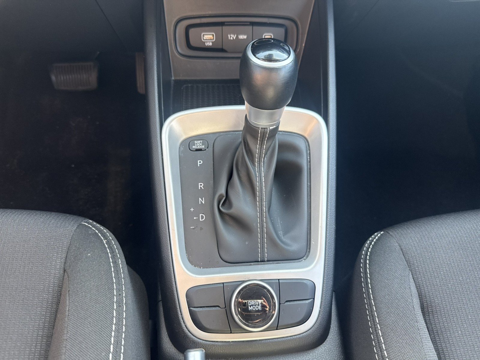 Used 2025 Hyundai Venue SEL FWD image 18