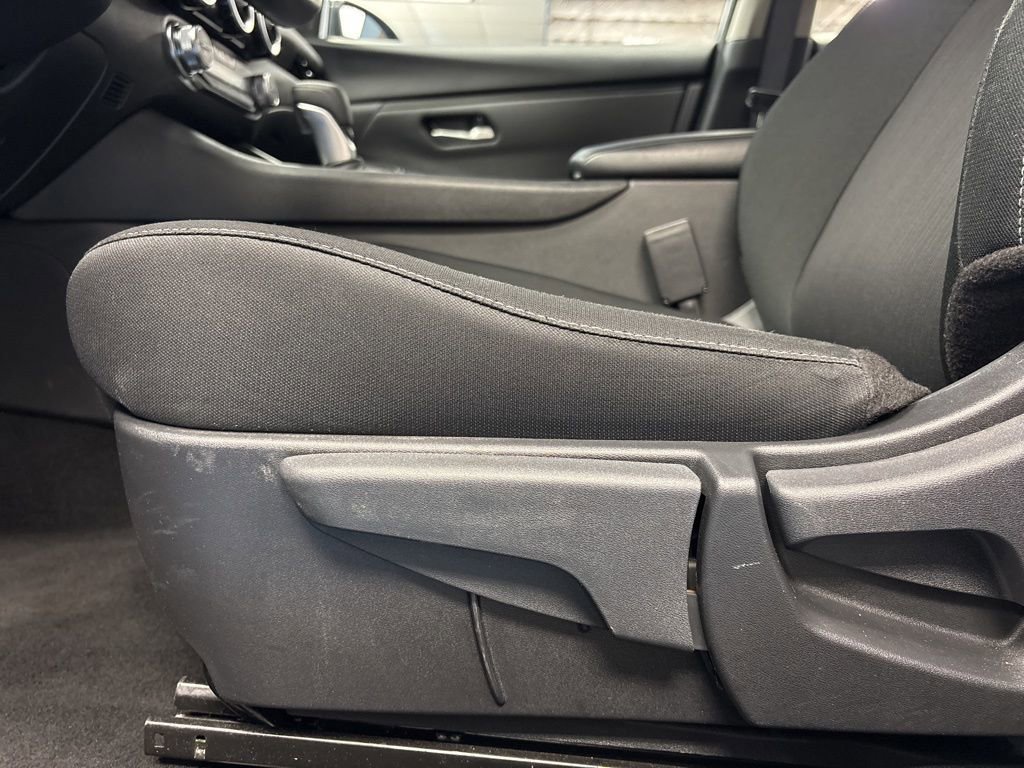 Used 2025 Nissan Sentra SV w/ All-Weather Package FWD image 25