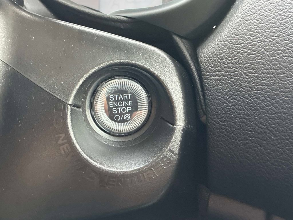 Used 2023 Jeep Renegade Latitude w/ Premium Group AWD/4WD image 22