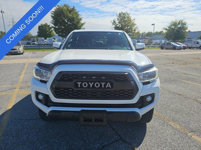 Used 2017 Toyota Tacoma TRD Off-Road w/ Premium & Technology Package AWD/4WD image 9