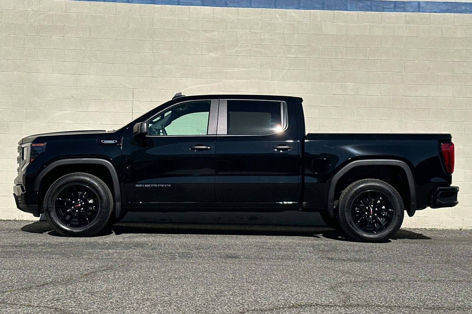 Used 2026 GMC Sierra 1500 Pro w/ Graphite Edition image 7