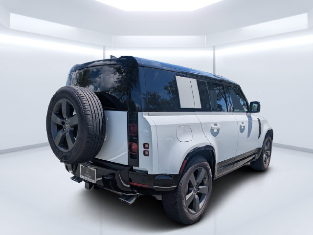Used 2025 Land Rover Defender 110 X-Dynamic SE AWD/4WD image 5