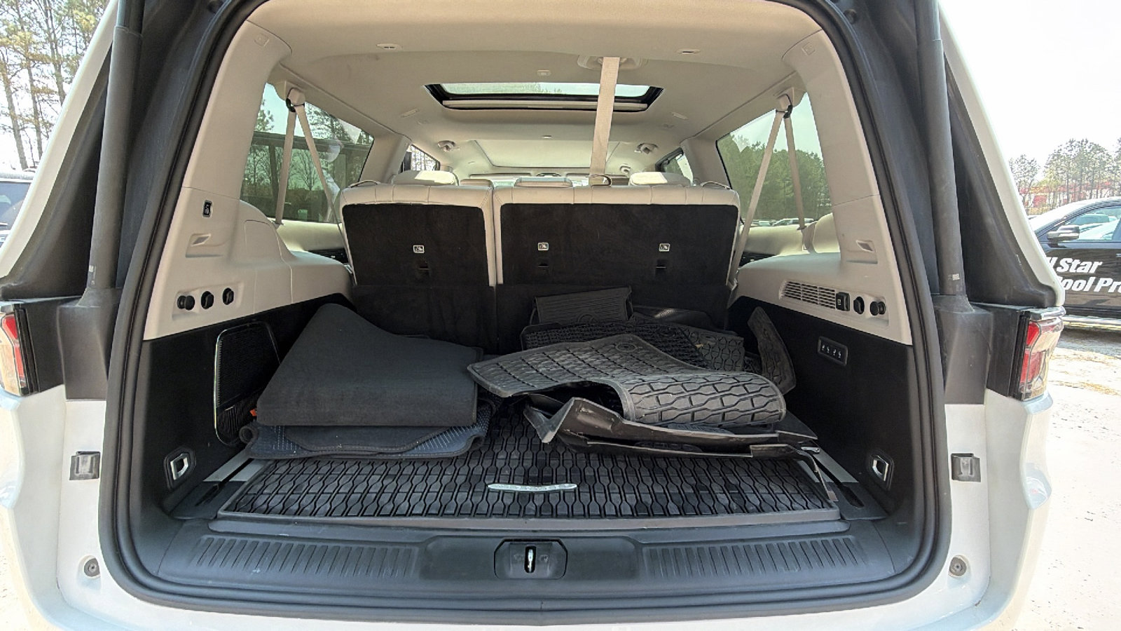 Used 2024 Jeep Wagoneer L Series III w/ Premium Group I image 13