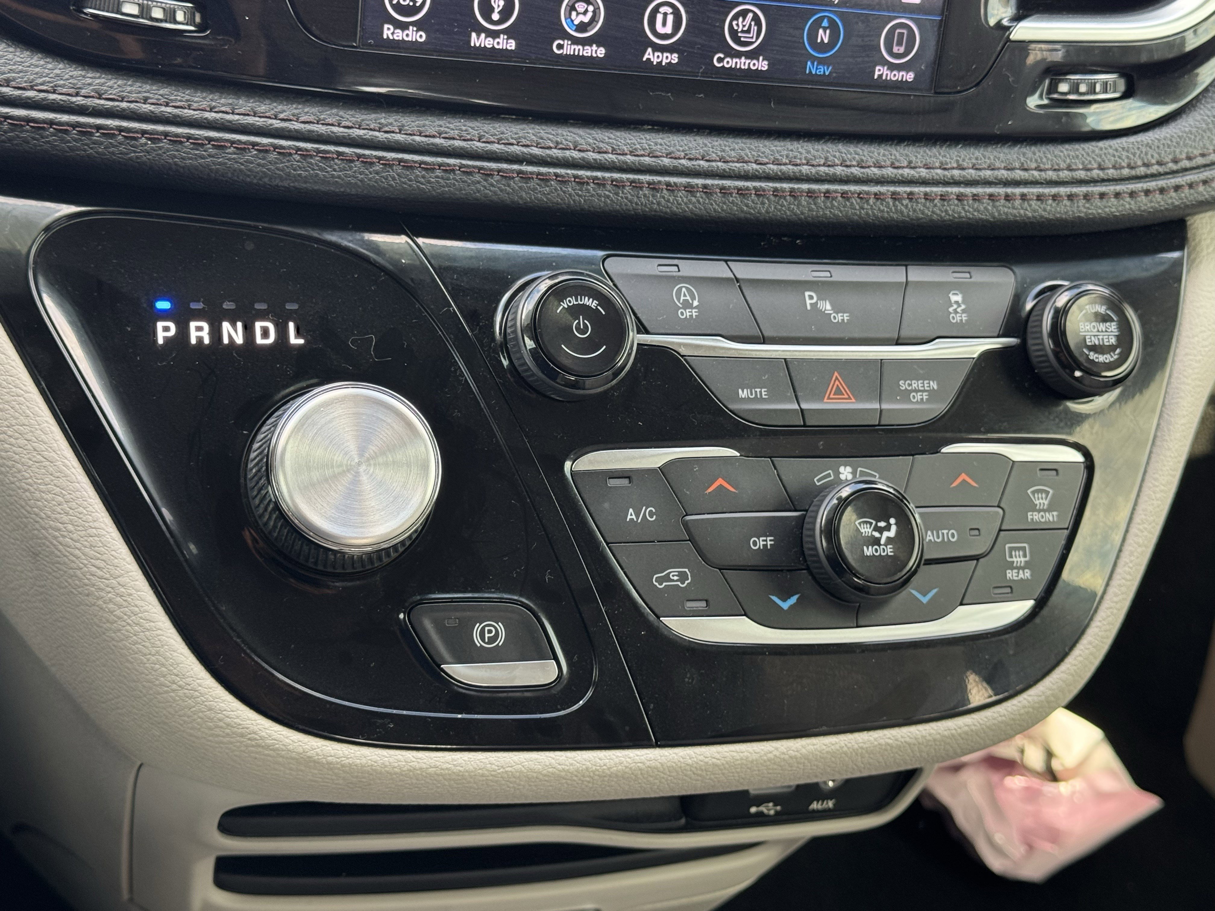 Used 2019 Chrysler Pacifica Limited image 10